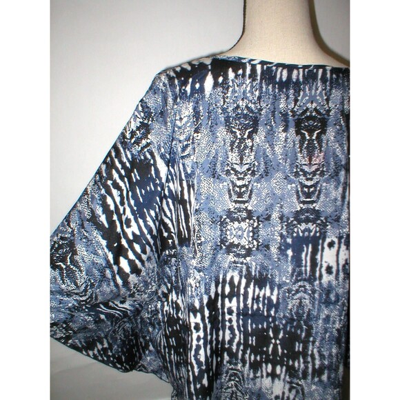 Womens New NWT Romeo Juliet Couture Medium Blue White Top Tunic Raglan Kimono - Picture 8 of 9